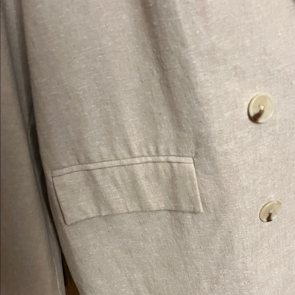 Elegant Cream Double-Breasted Women's Blazer - Picture 3 of 6